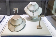 NECKLACE_AND_EARRING_SHOWCASE_4