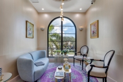 SITTING_AREA_WITH_WINDOW_ARCHWAY