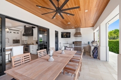 LOGGIA_LOOKING_IN_DT